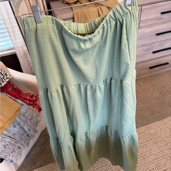 Dresses & Skirts - Elegant Green Tiered Skirt
